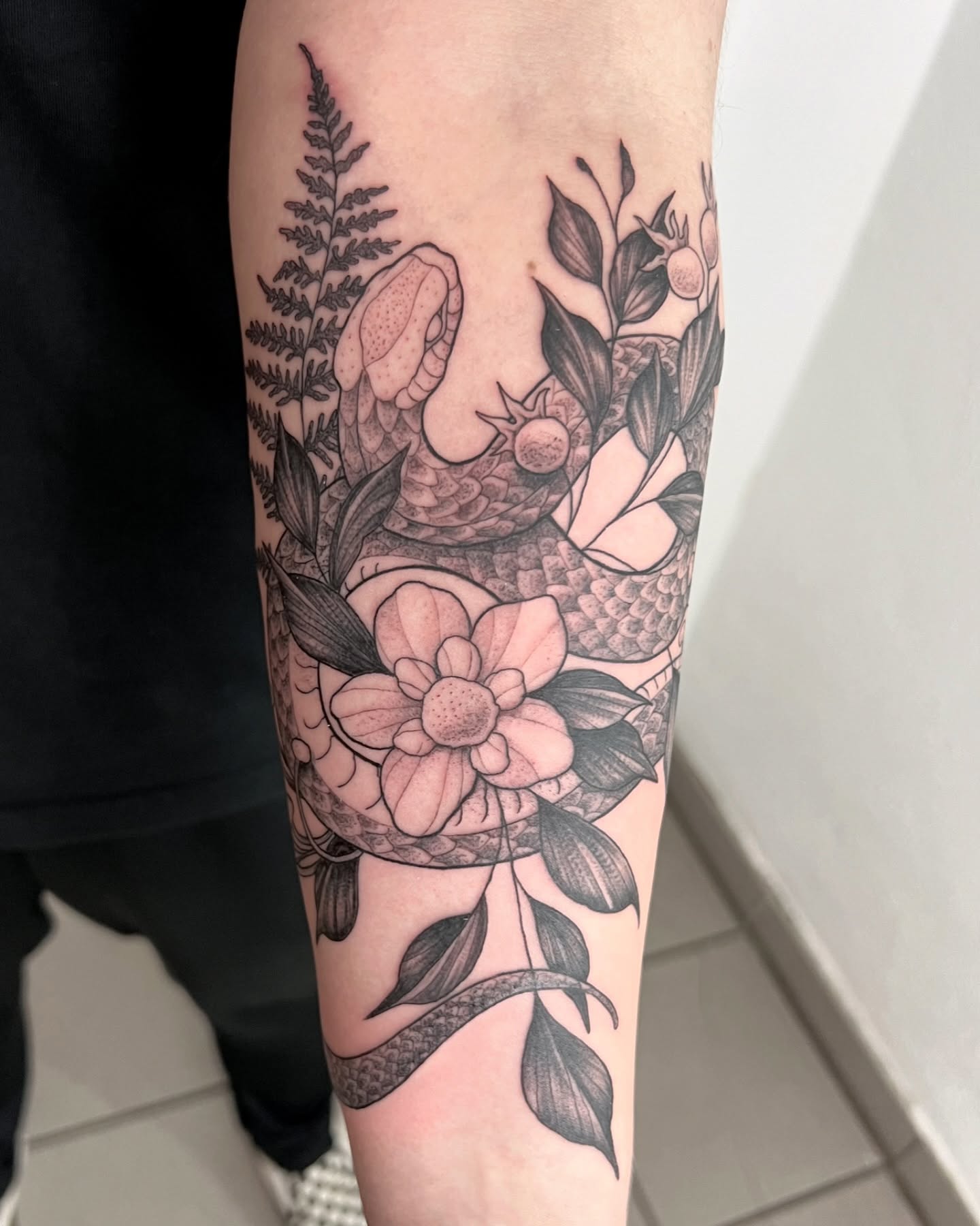 Danke! 

#blackwork #dotworktattoo #darkartists #blackandgreytattoo #snaketattoo