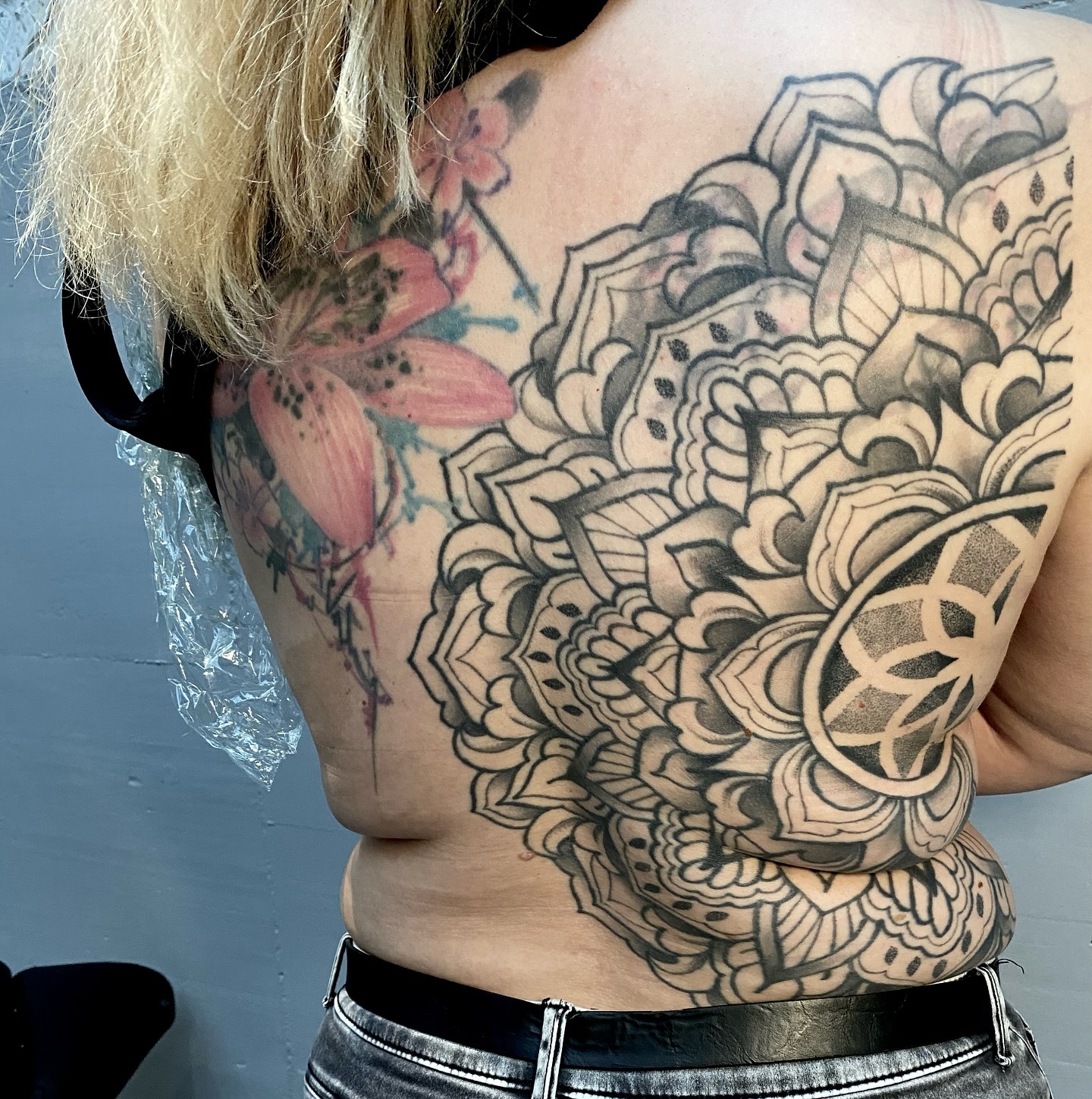 Etwa drei Jahre verheilt auf der tollen Christina 
.
.
.
#tattoo #mandalatattoo