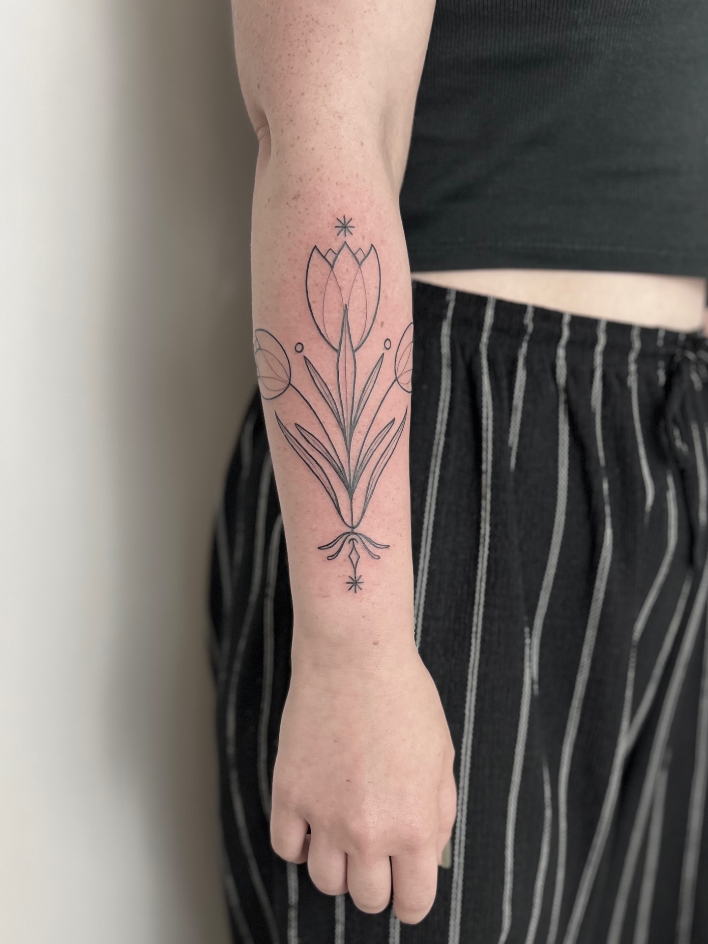 Danke 

#tulip #wannadotattoo #linework #ladytattooers #cologne #freywerktattoo