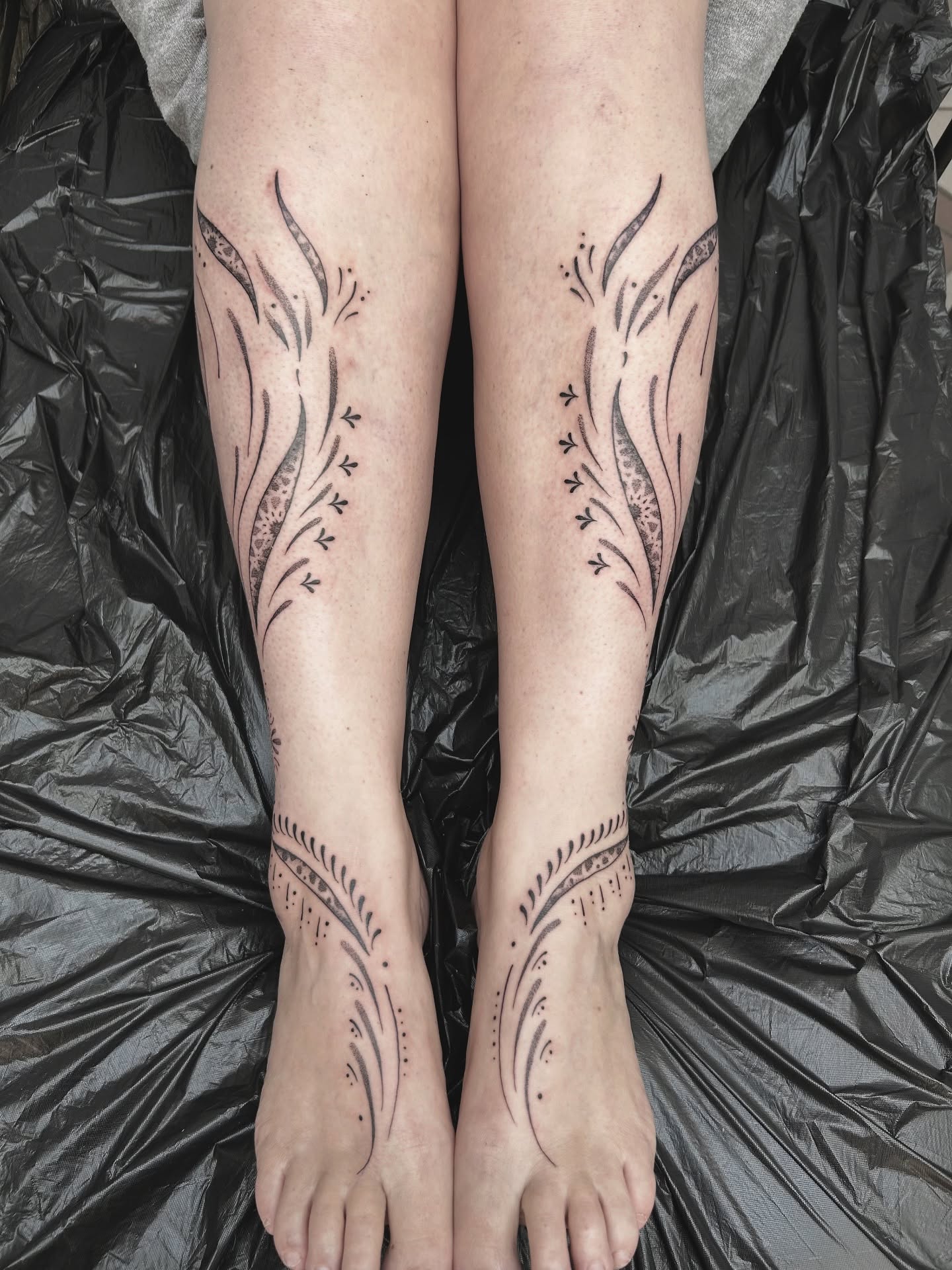 Sehr guter Start auf Maikes Beinen  
.
.
.
#tattoo #blackwork #mandalatattoo #do