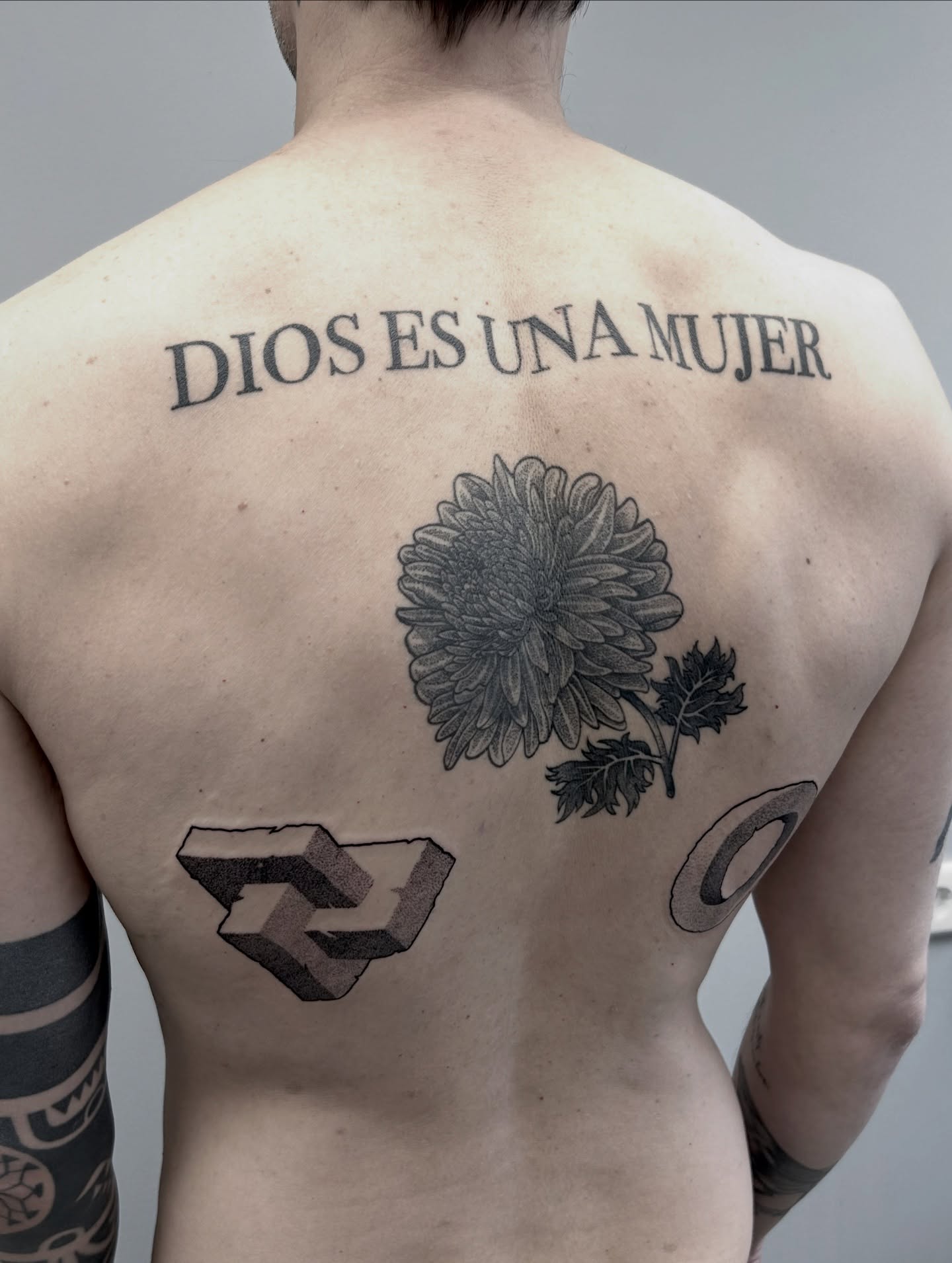 Mag sehr, wie Bennis Entwurf auf seinem Rücken aussieht  
Danke für dein Vertrau