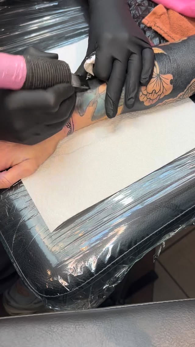 Danke  bye bye butterfly  
.
.
.
#tattoo #colognetattooartist #blacktattoo #trad