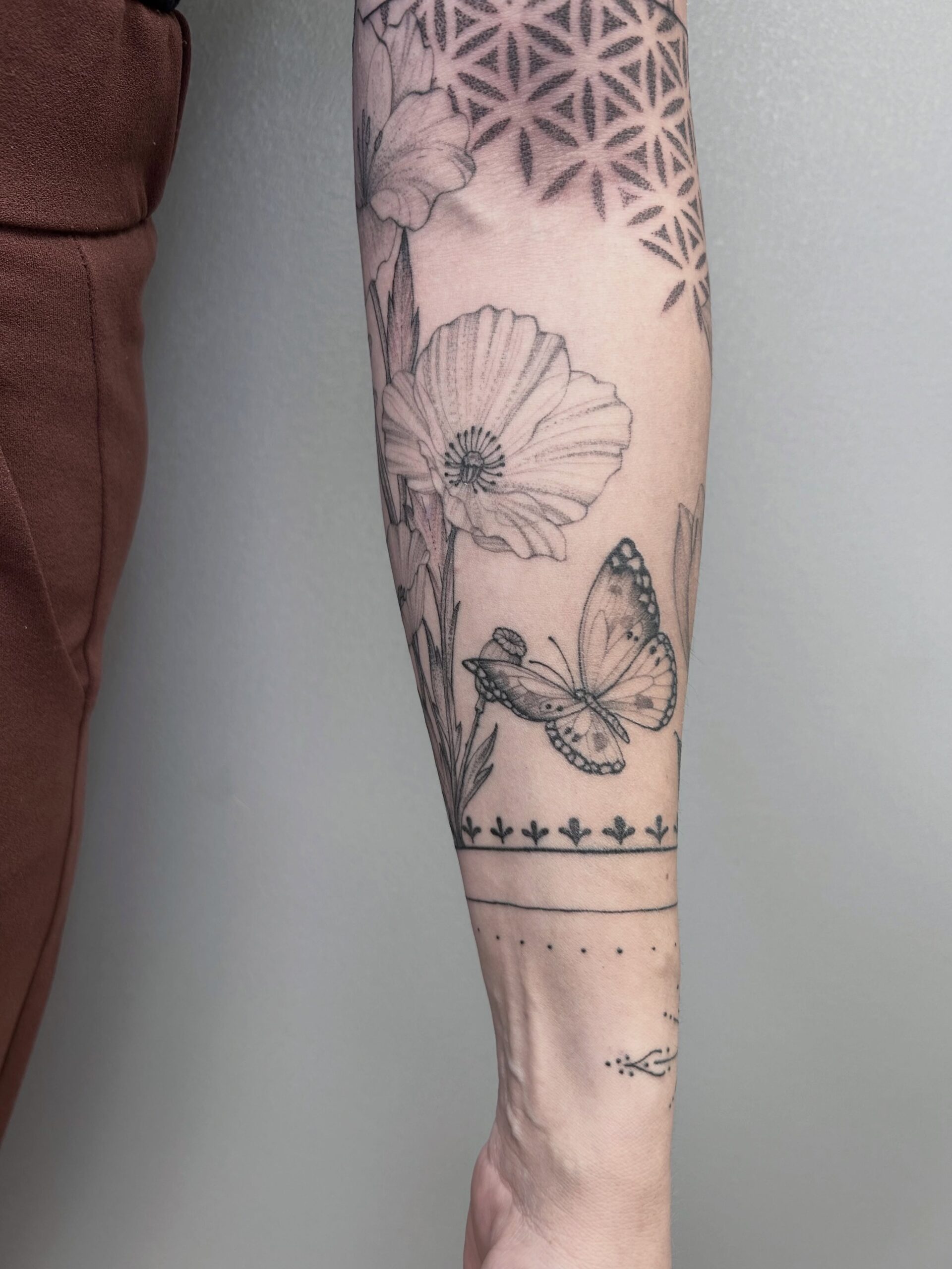 Danke für dein großes Vertrauen und die schönen Sitzungen 
.
.
.
#blacktattoo #f